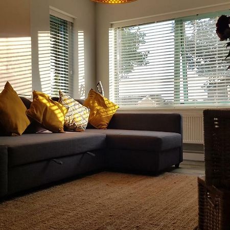New Contemporary Flat Minutes From Airport & Nec Lejlighed Marston Green Eksteriør billede